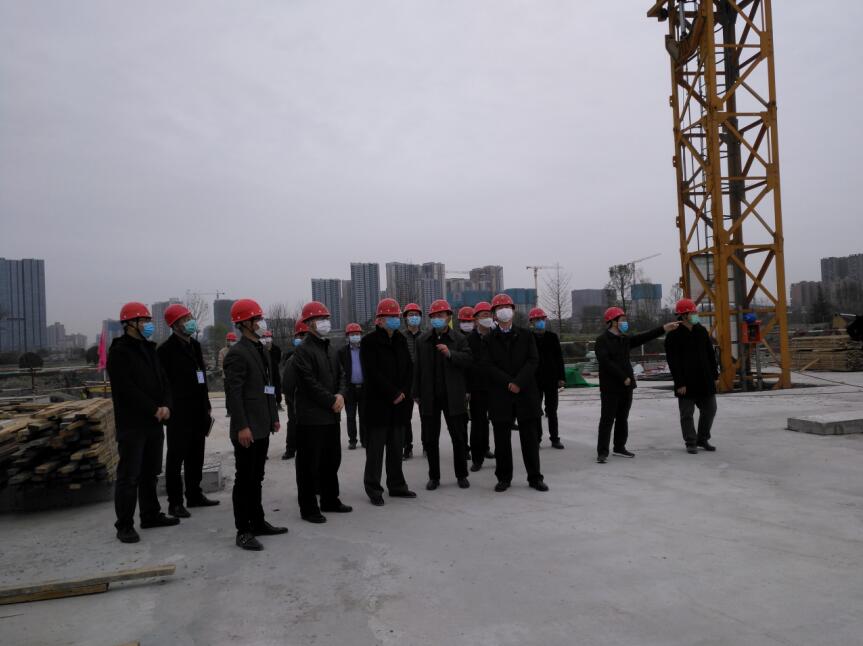 尊龙凯时集团党委书记、董事长任丁率队 赴金牛宾馆检查工程复工工作