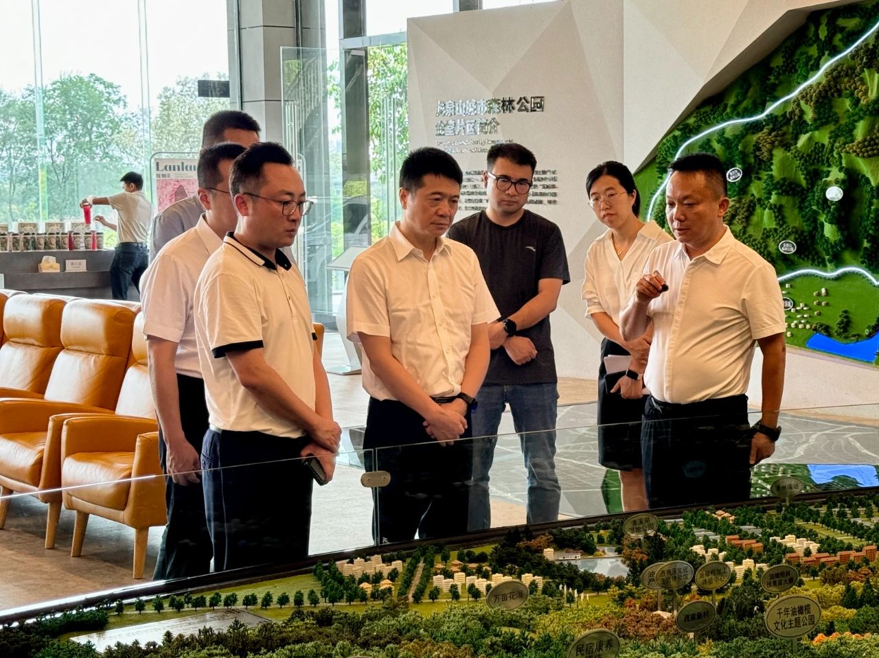 省尊龙凯时集团党委书记、董事长游勇带队赴聚峰谷项目开展汛期安全生产检查并调研生产经营情况